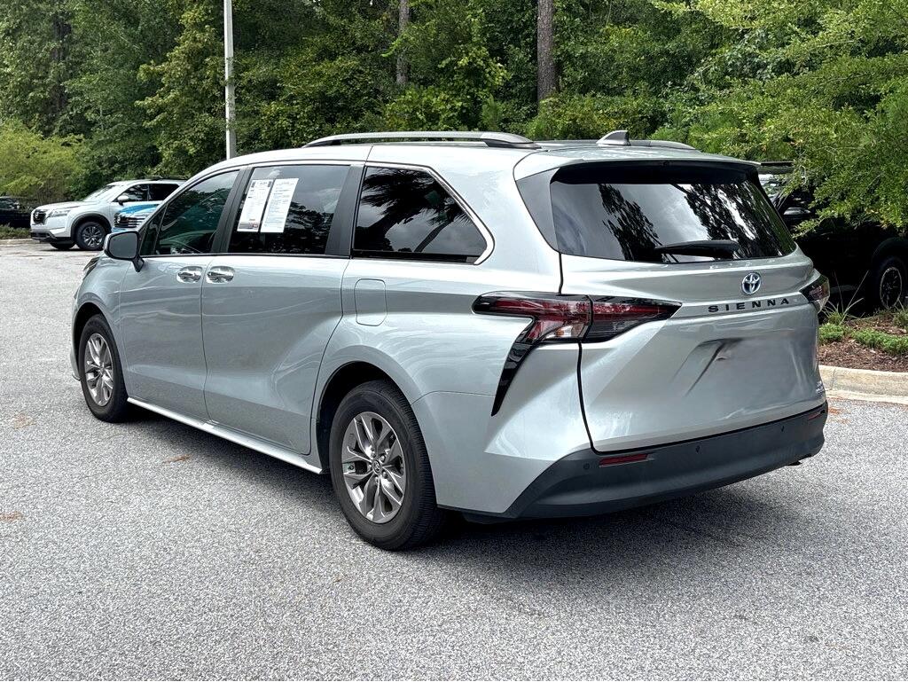 2023 Toyota Sienna XLE photo 5