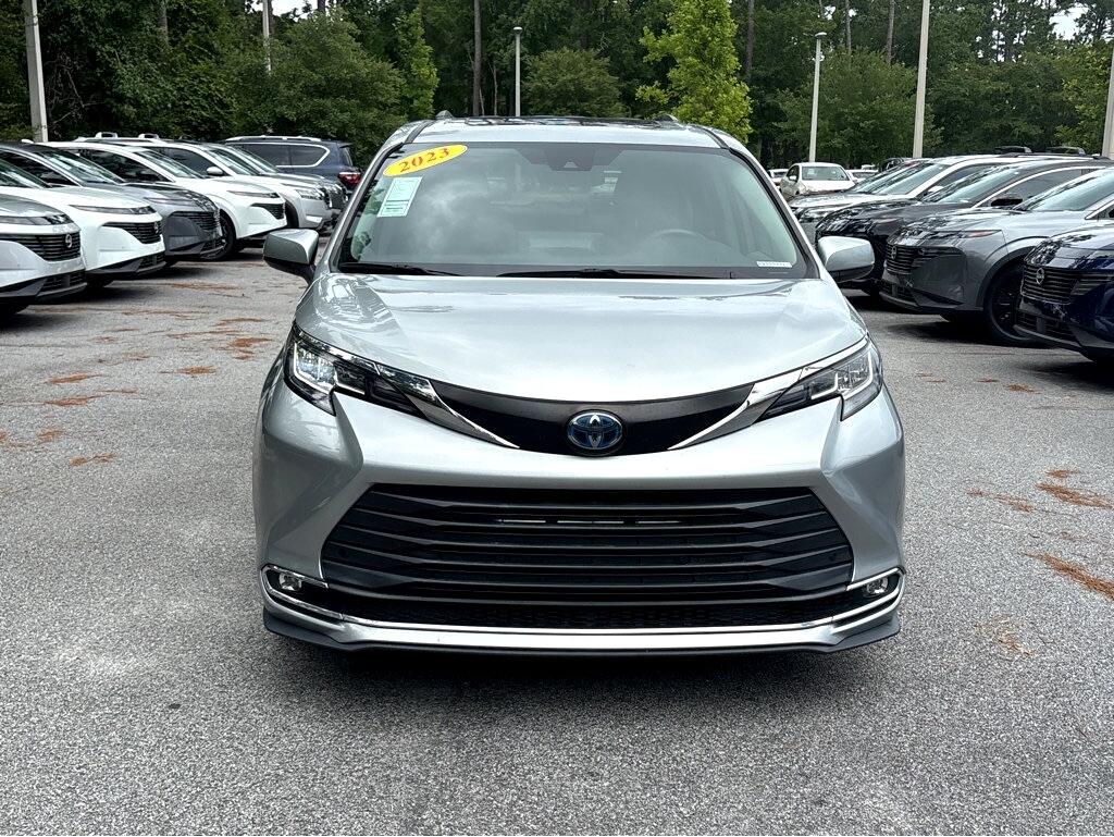 2023 Toyota Sienna XLE photo 10