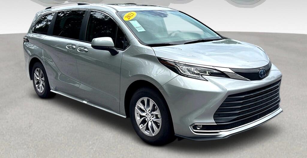 2023 Toyota Sienna XLE photo 11