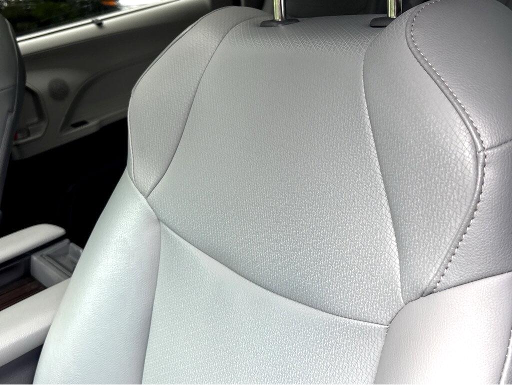 2023 Toyota Sienna XLE photo 13