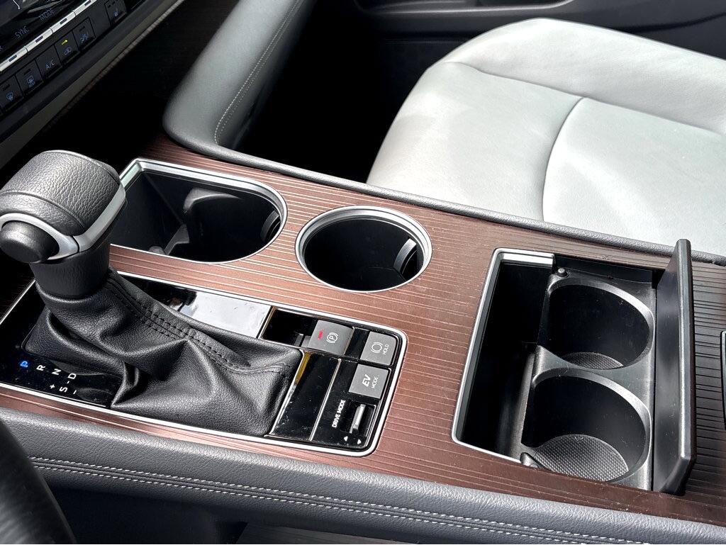 2023 Toyota Sienna XLE photo 16