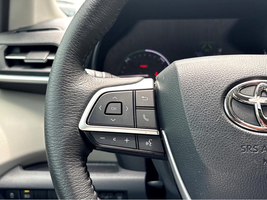 2023 Toyota Sienna XLE photo 23