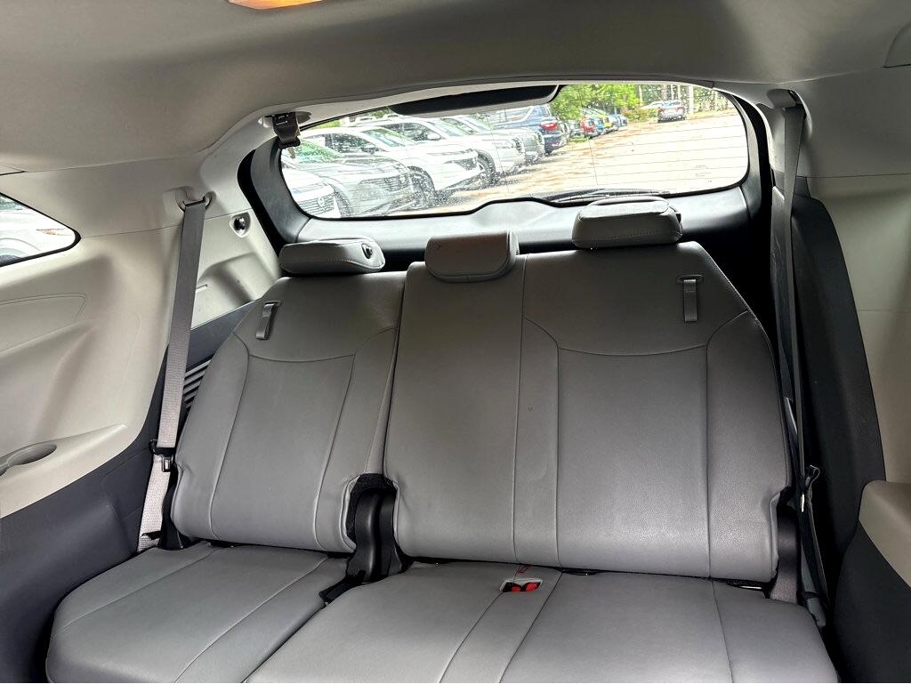 2023 Toyota Sienna XLE photo 30
