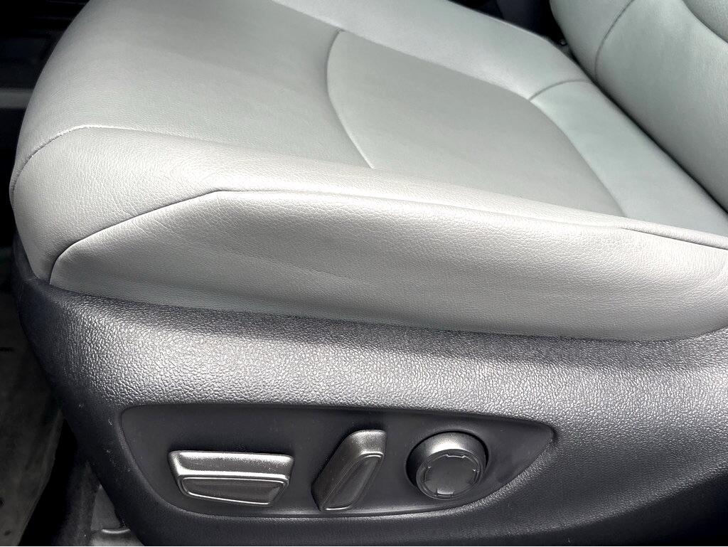 2023 Toyota Sienna XLE photo 31