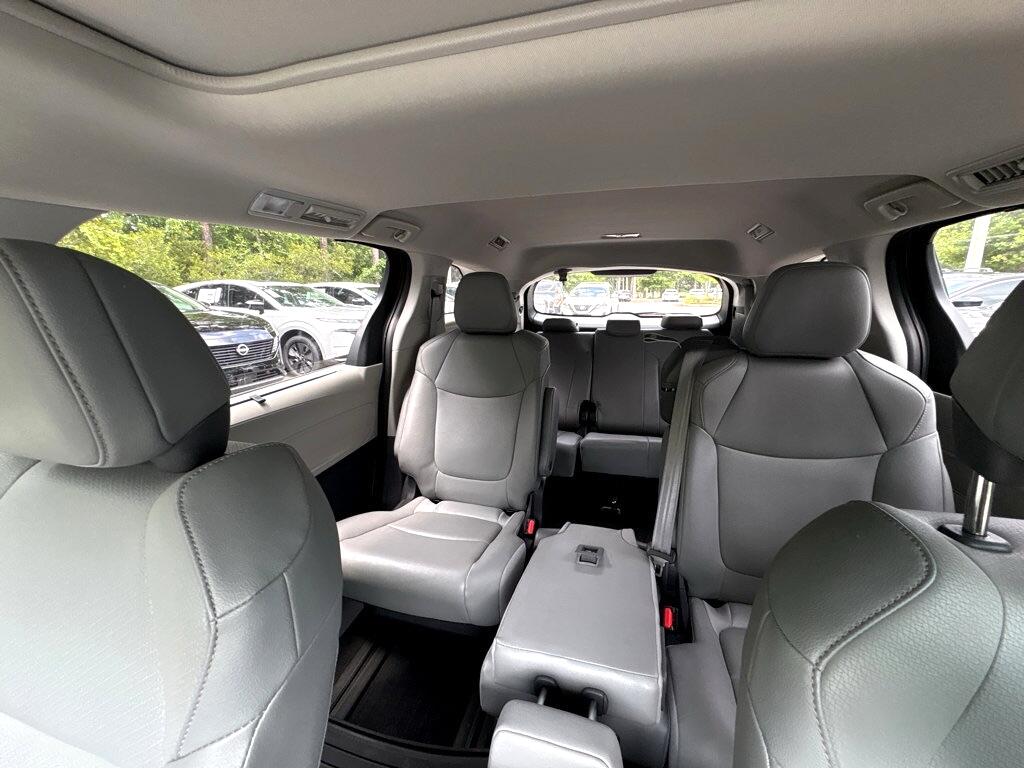 2023 Toyota Sienna XLE photo 35