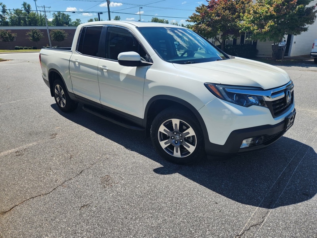 2019 Honda Ridgeline RTL photo 2