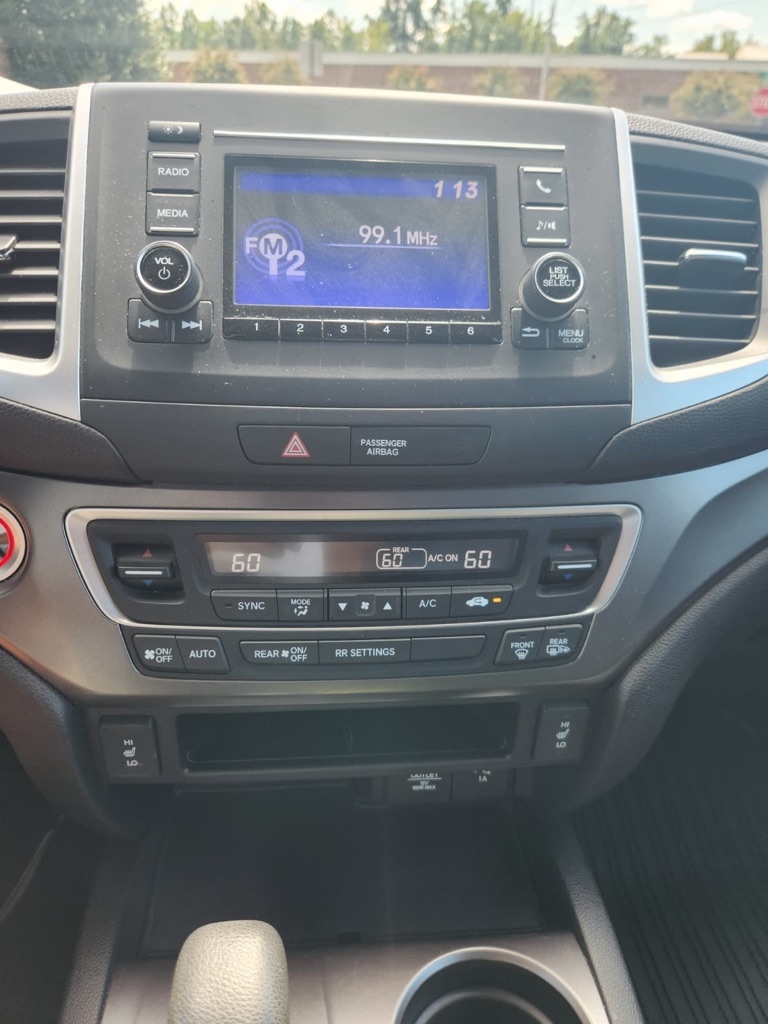 2019 Honda Ridgeline RTL photo 10