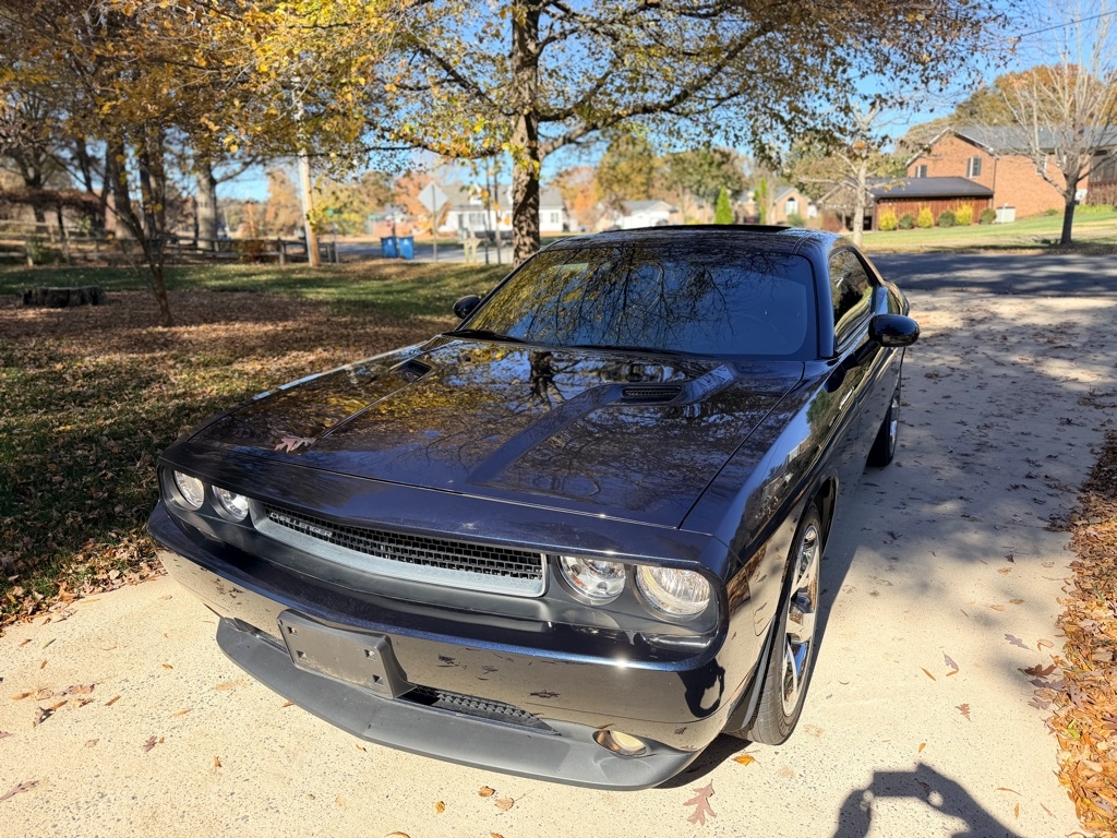 2012 Dodge Challenger SXT photo 2