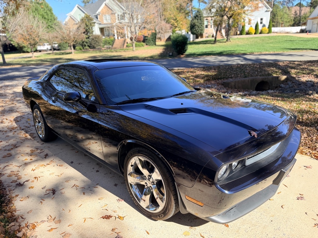 2012 Dodge Challenger SXT photo 3