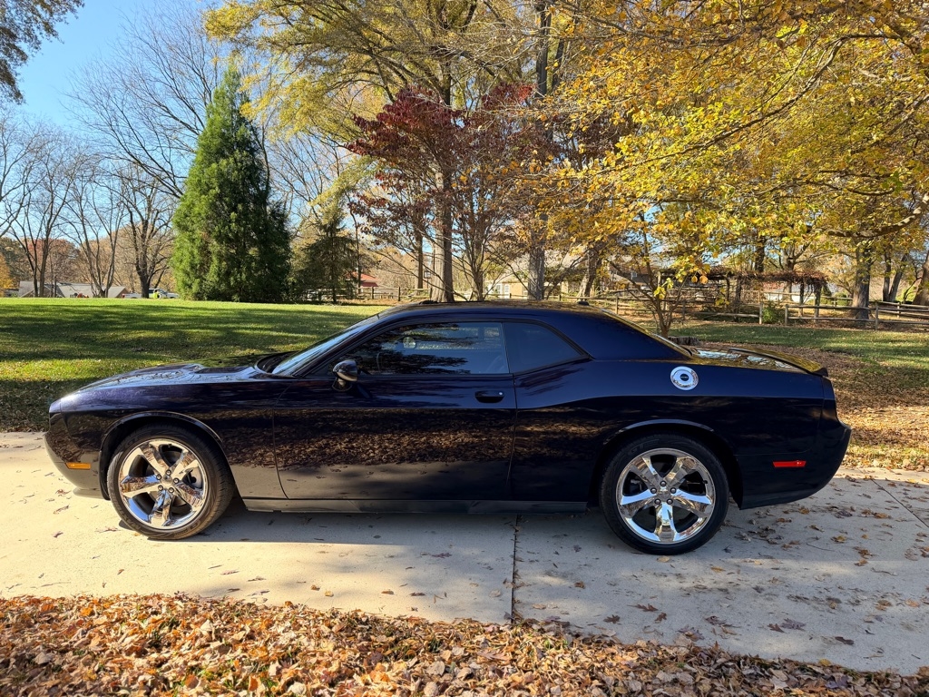 2012 Dodge Challenger SXT photo 4