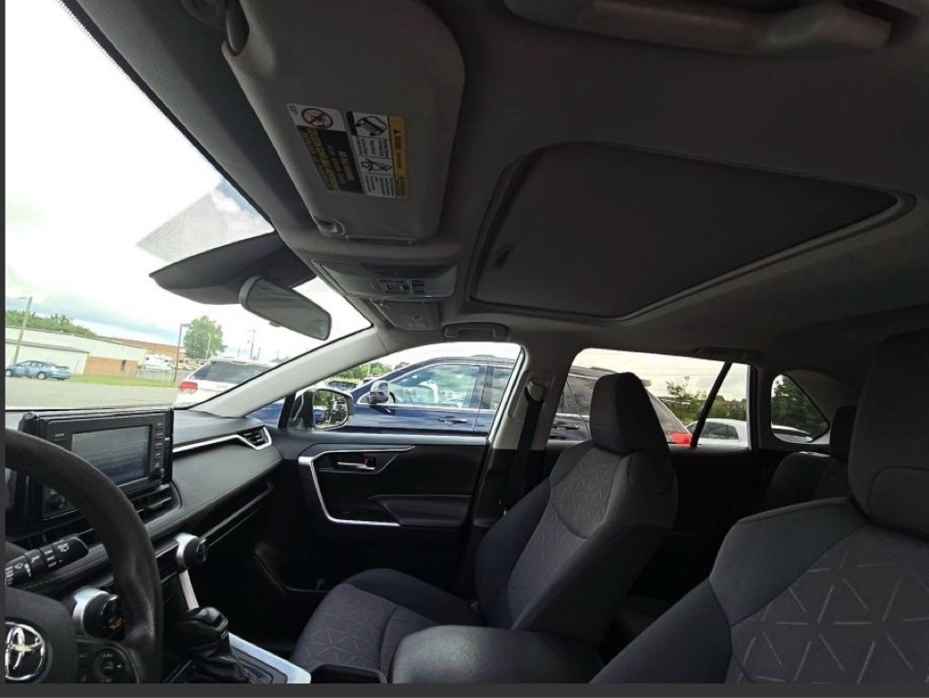 2019 Toyota RAV4 XLE - Photo 8