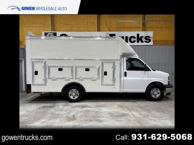 White 2019 Chevrolet Express Chassis 3500 139 Cutaway RWD Van Rear-Wheel Drive Automatic