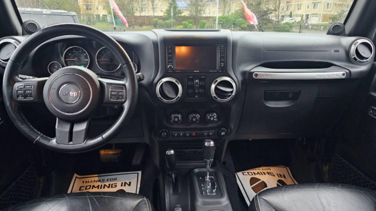 Jeep Wrangler Unlimited Sahara 4WD 2014