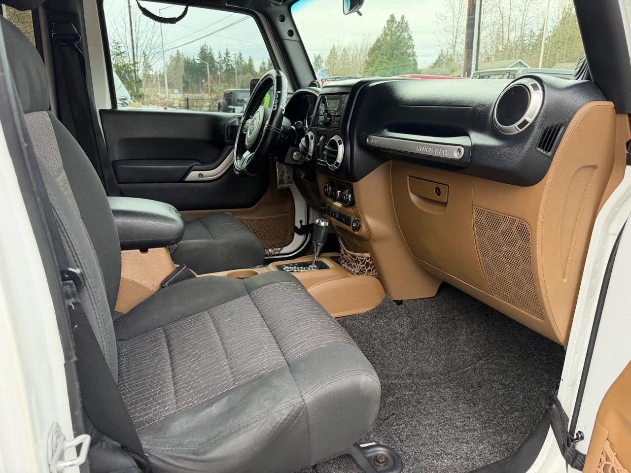 Jeep Wrangler Unlimited Sahara 4WD 2012