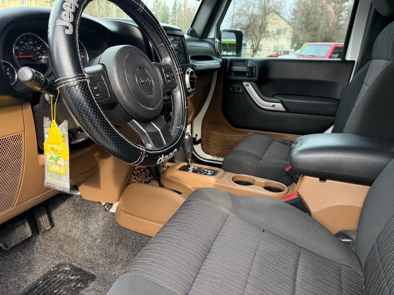 Jeep Wrangler Unlimited Sahara 4WD 2012