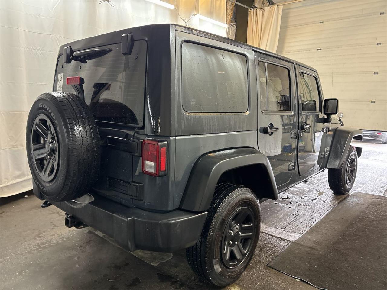 Jeep Wrangler Unlimited Sport 4WD 2017