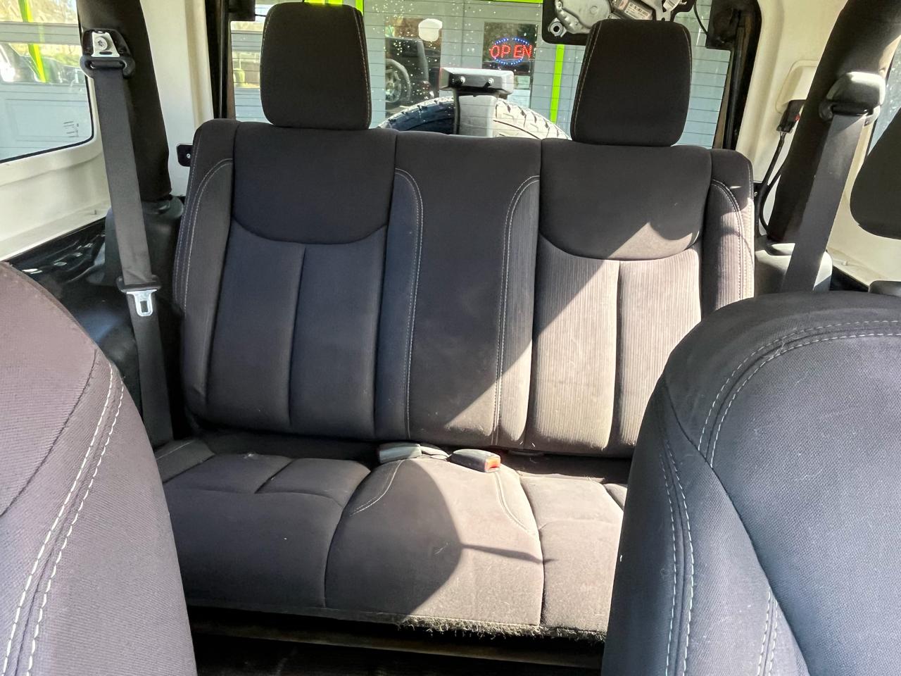 Jeep Wrangler 2dr Sahara 2013