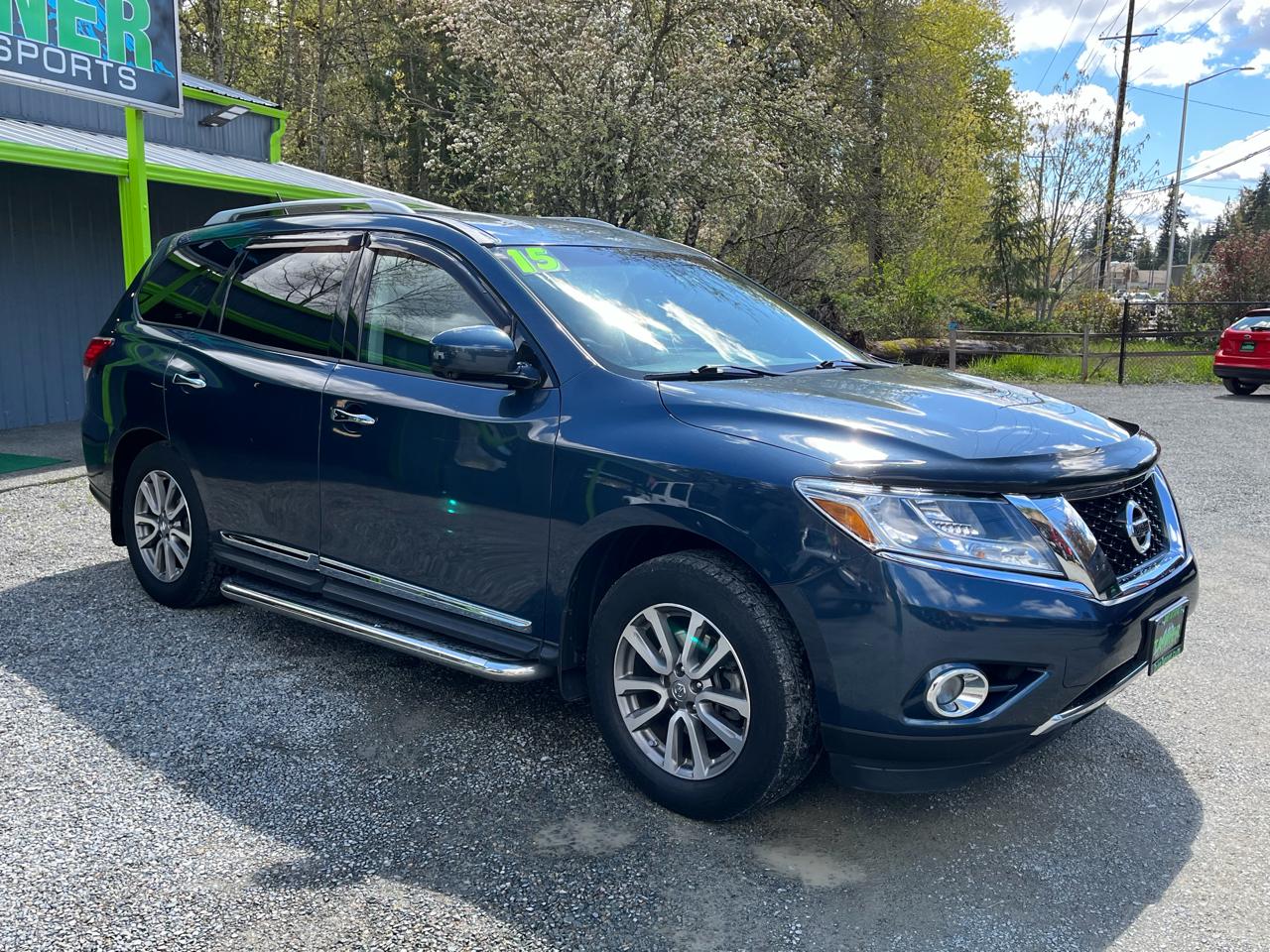 Nissan Pathfinder SV 4WD 2015