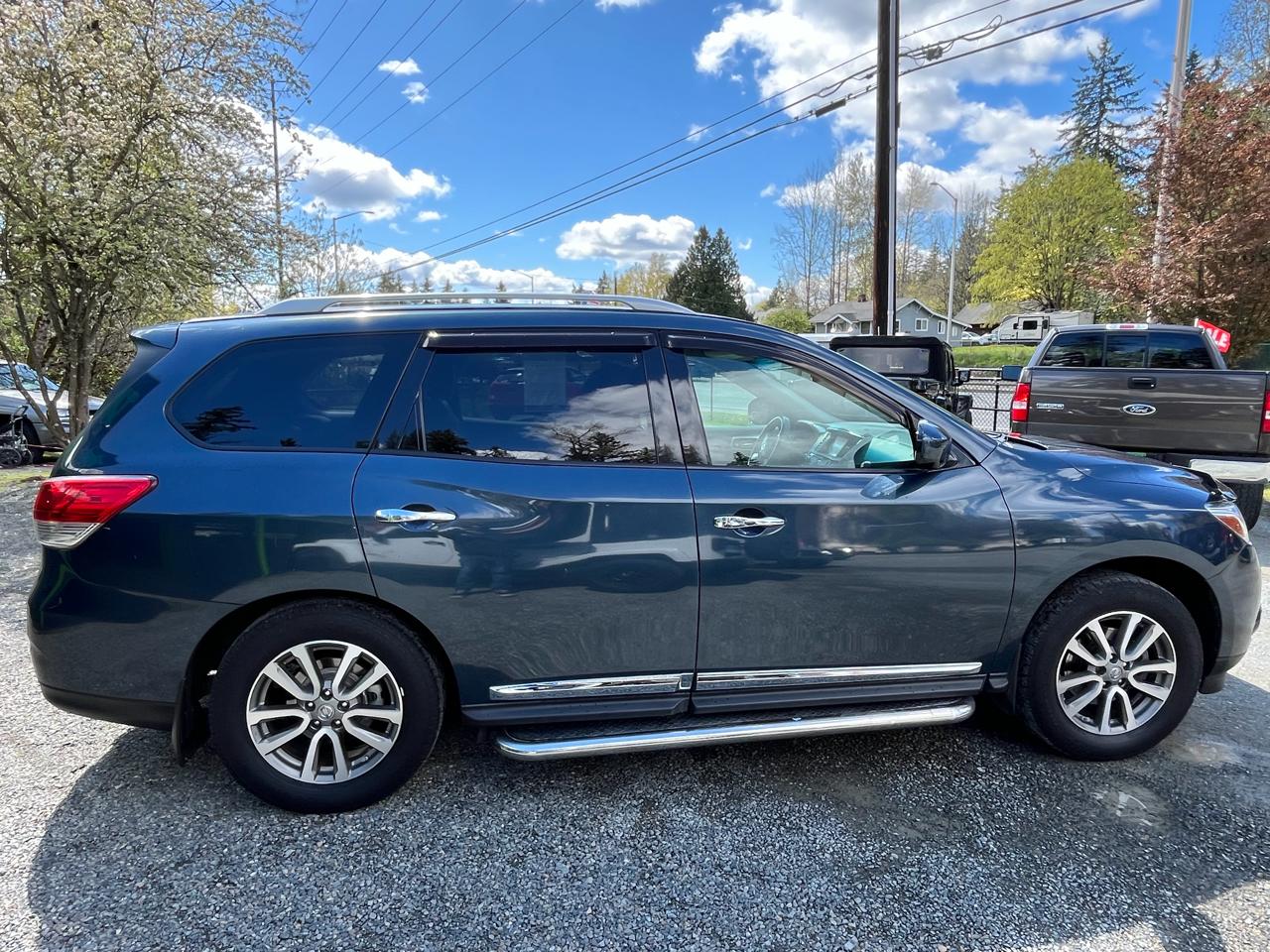 Nissan Pathfinder SV 4WD 2015