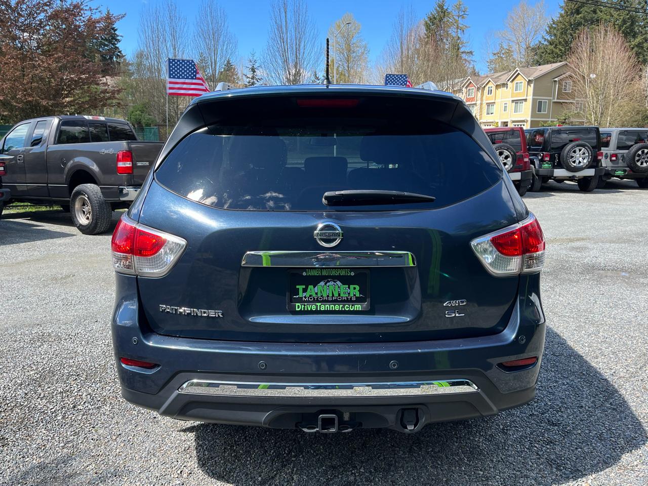 Nissan Pathfinder SV 4WD 2015