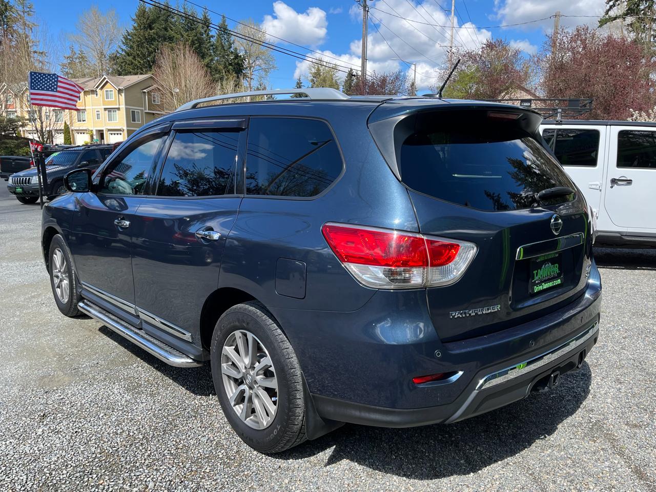 Nissan Pathfinder SV 4WD 2015