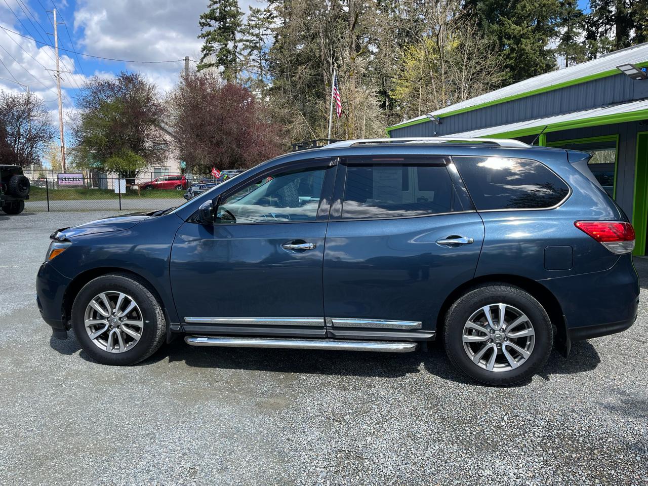 Nissan Pathfinder SV 4WD 2015