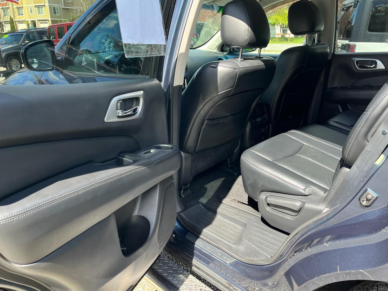 Nissan Pathfinder SV 4WD 2015