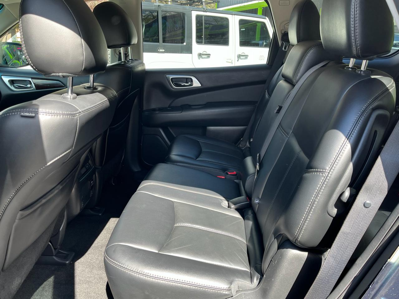 Nissan Pathfinder SV 4WD 2015