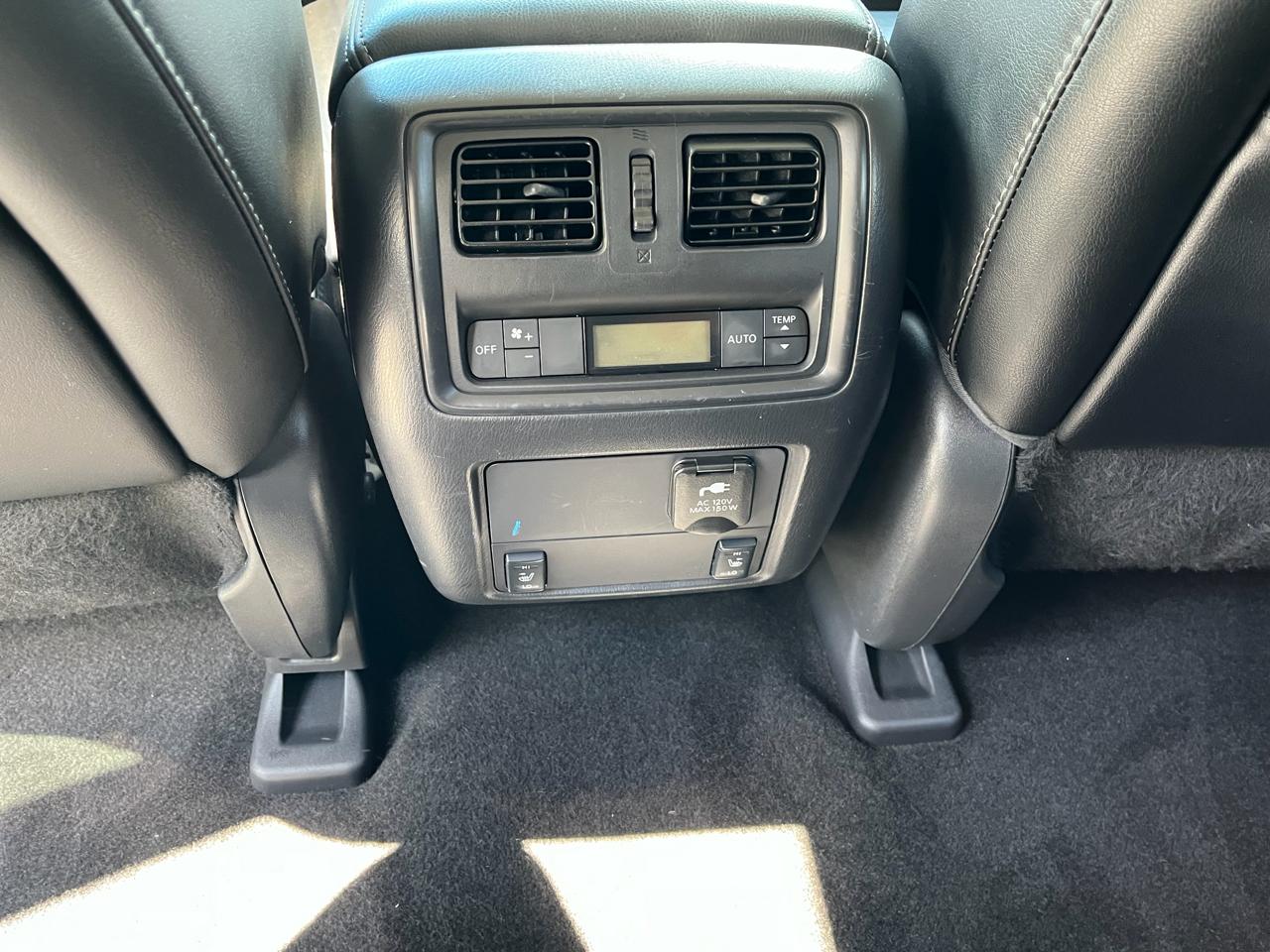 Nissan Pathfinder SV 4WD 2015