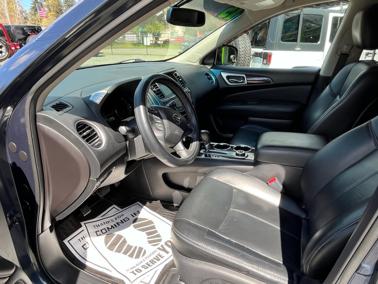Nissan Pathfinder SV 4WD 2015