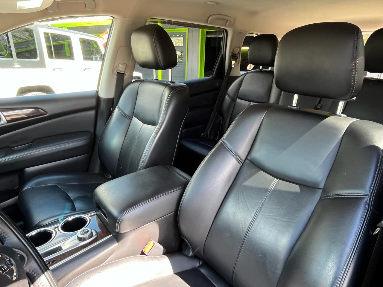 Nissan Pathfinder SV 4WD 2015