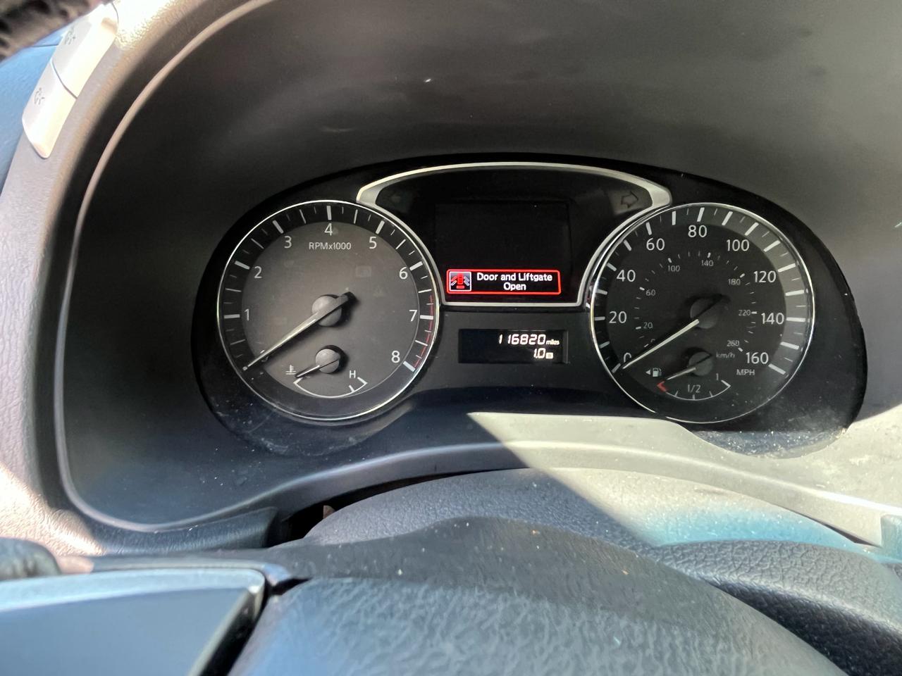 Nissan Pathfinder SV 4WD 2015