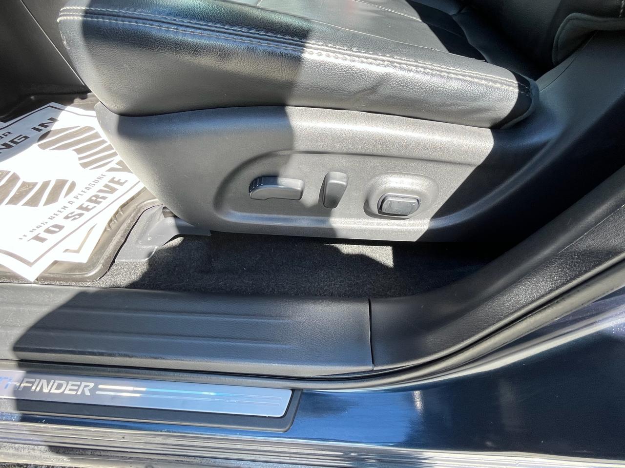 Nissan Pathfinder SV 4WD 2015