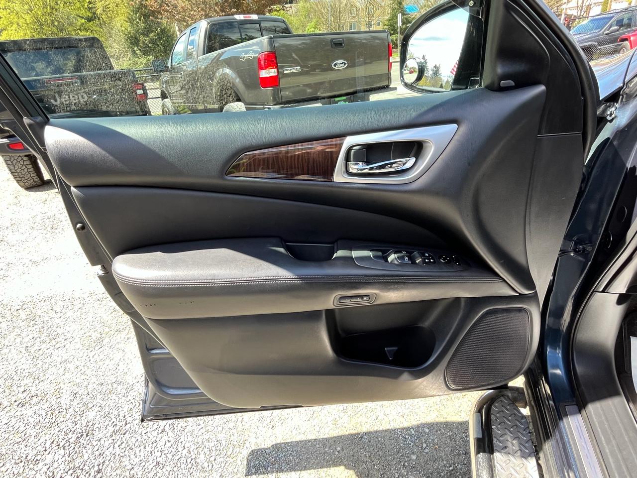 Nissan Pathfinder SV 4WD 2015