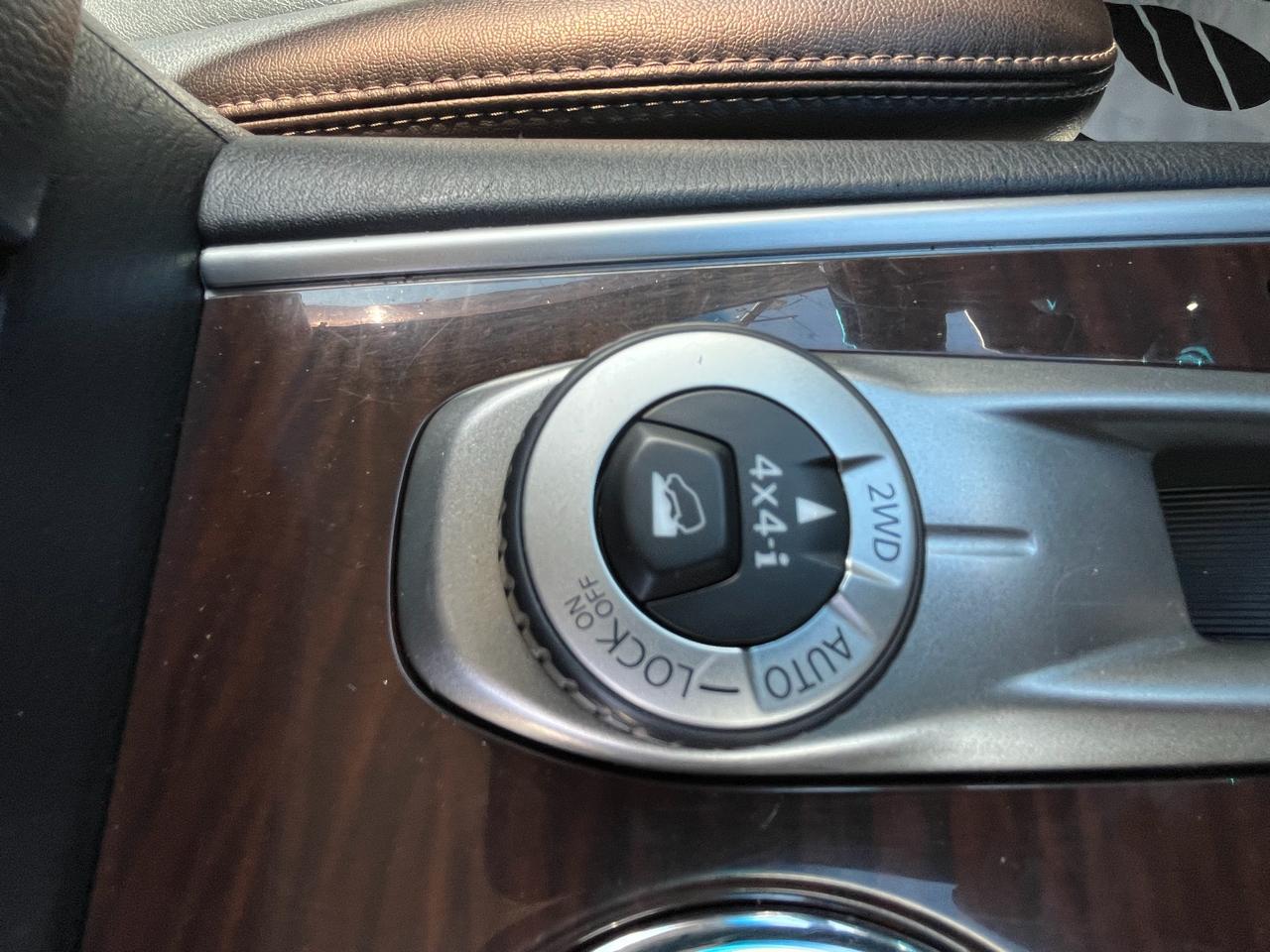 Nissan Pathfinder SV 4WD 2015