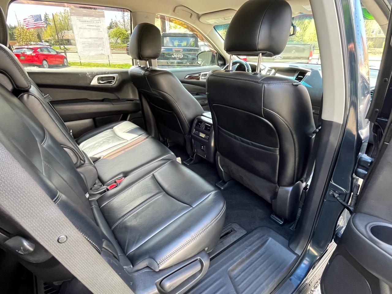 Nissan Pathfinder SV 4WD 2015