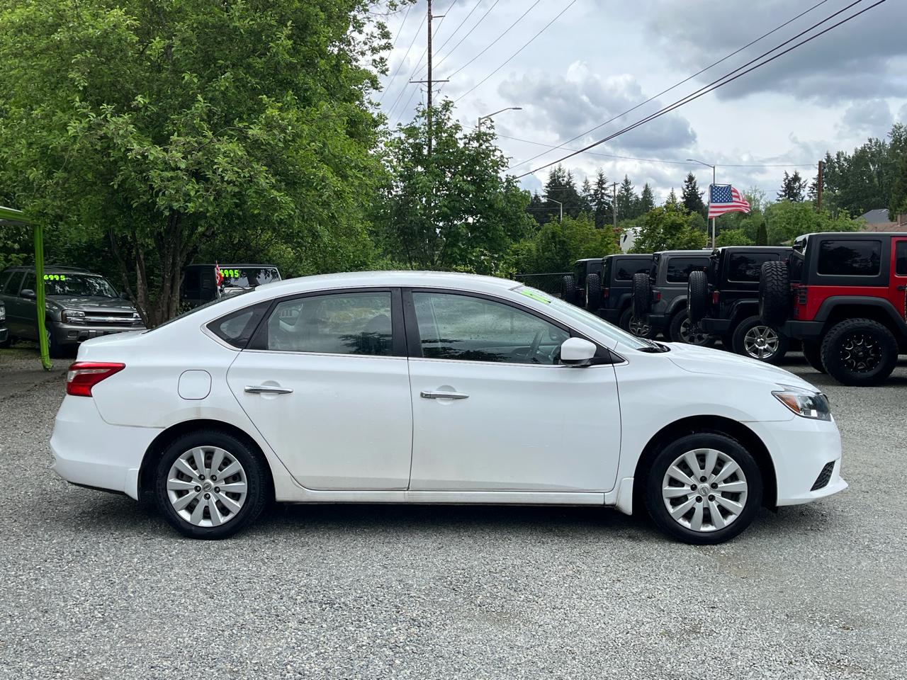 Nissan Sentra S 6MT 2017