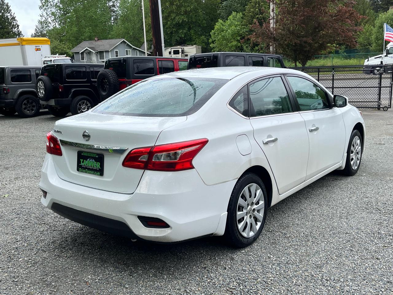Nissan Sentra S 6MT 2017
