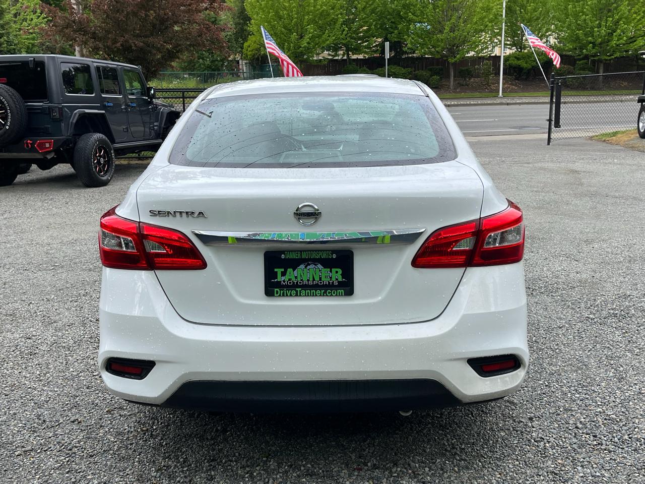 Nissan Sentra S 6MT 2017