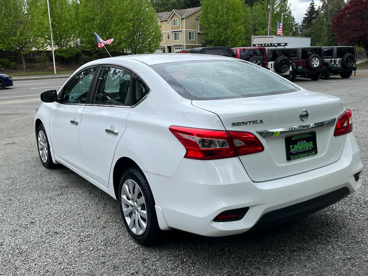 Nissan Sentra S 6MT 2017