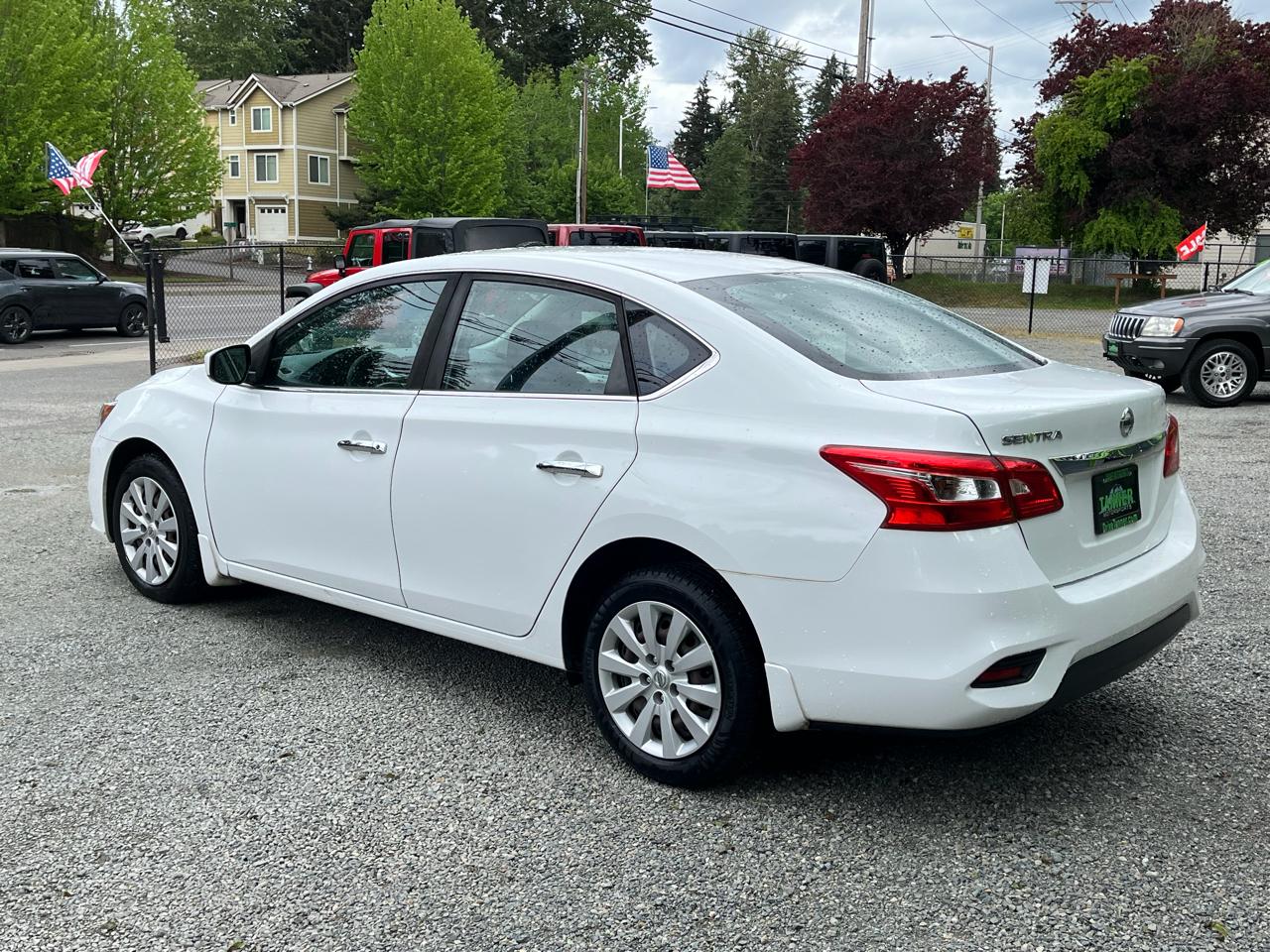 Nissan Sentra S 6MT 2017