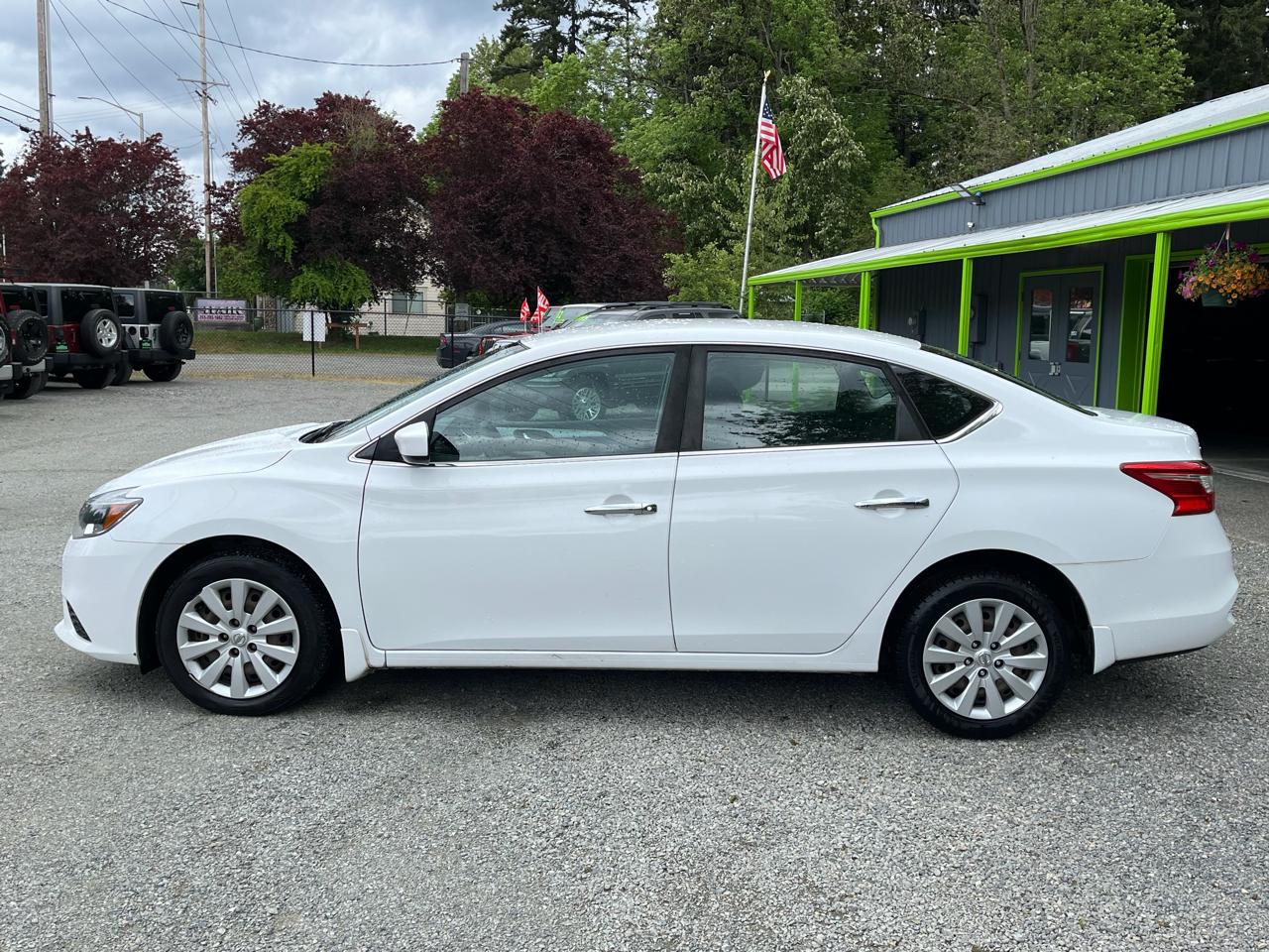 Nissan Sentra S 6MT 2017