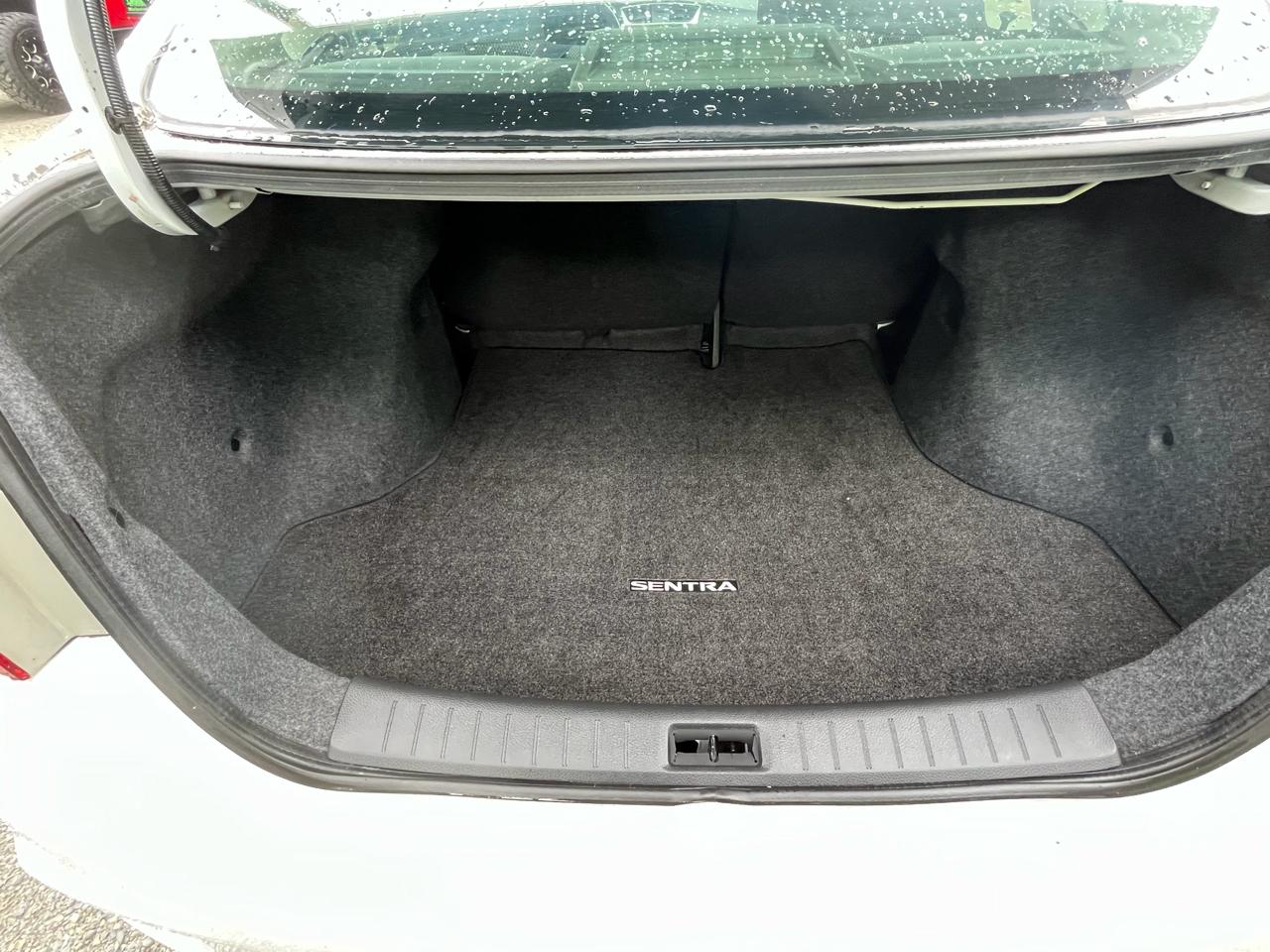 Nissan Sentra S 6MT 2017