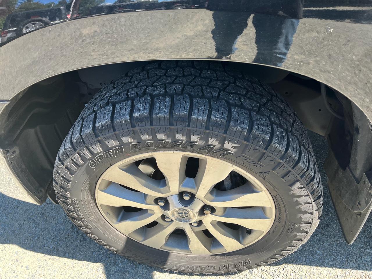 Toyota Tundra Limited 5.7L CrewMax 4WD 2011