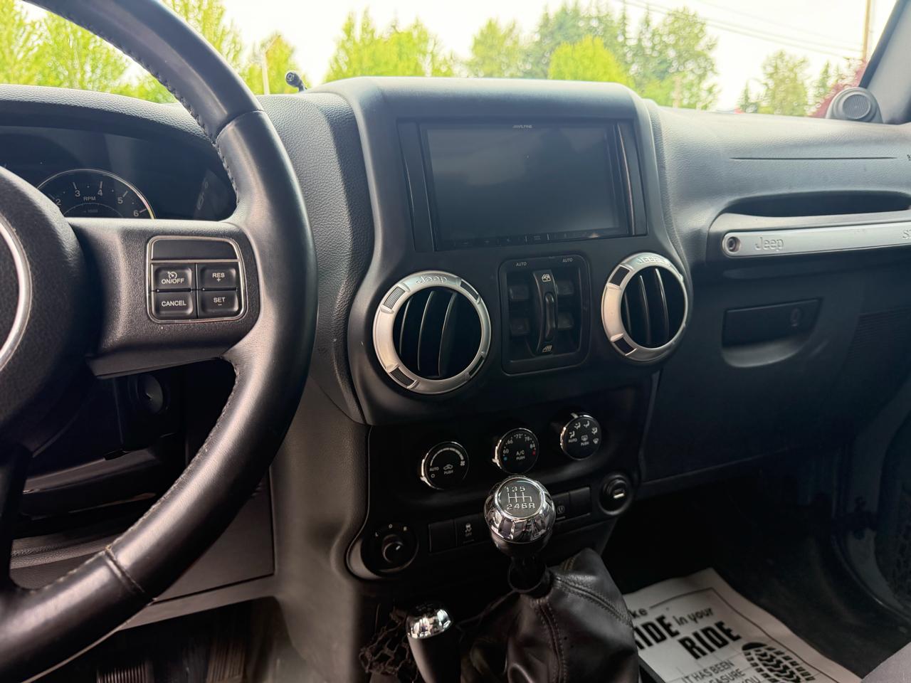 Jeep Wrangler Unlimited Sahara 4WD 2014