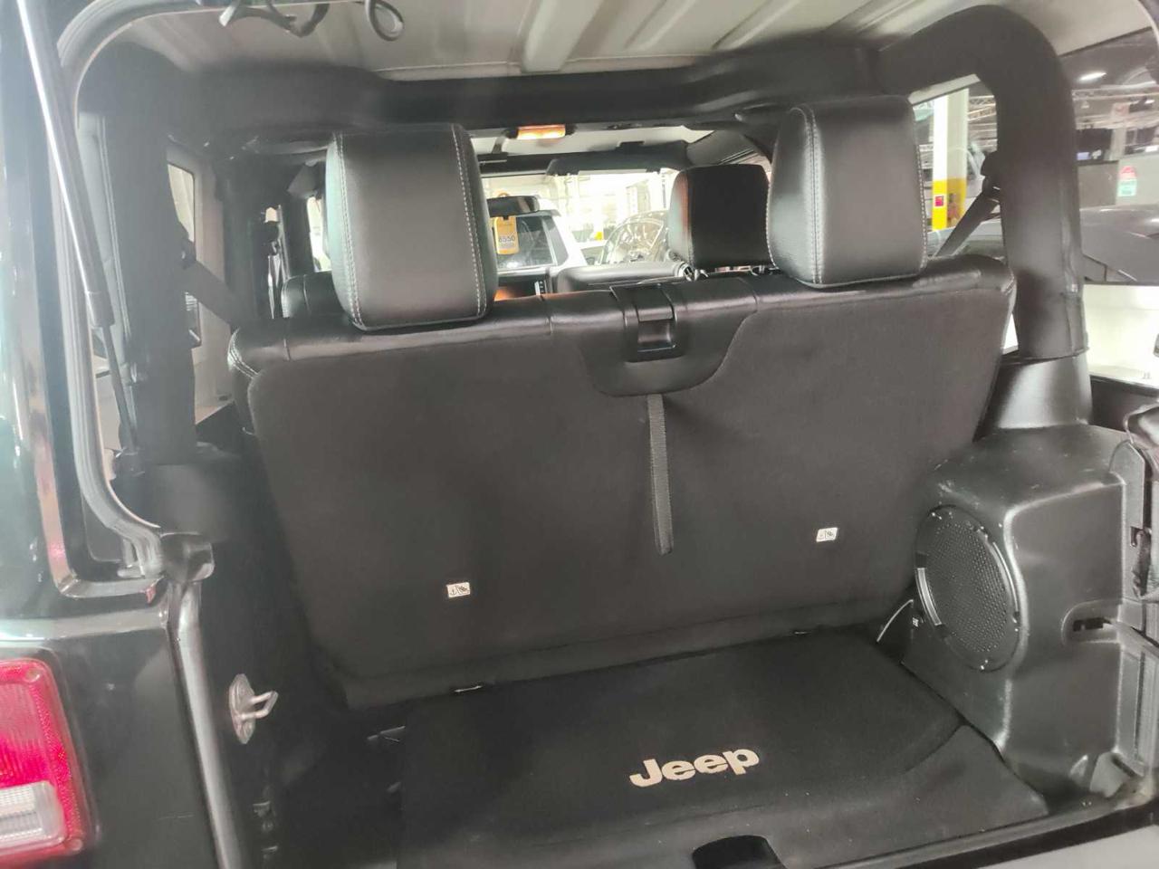 Jeep Wrangler Sahara 4WD 2012