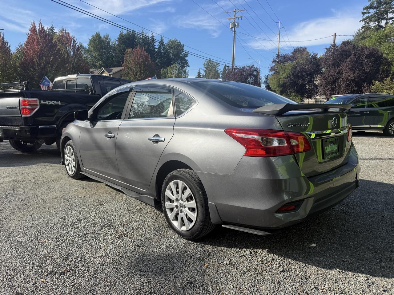 Nissan Sentra S 6MT 2017