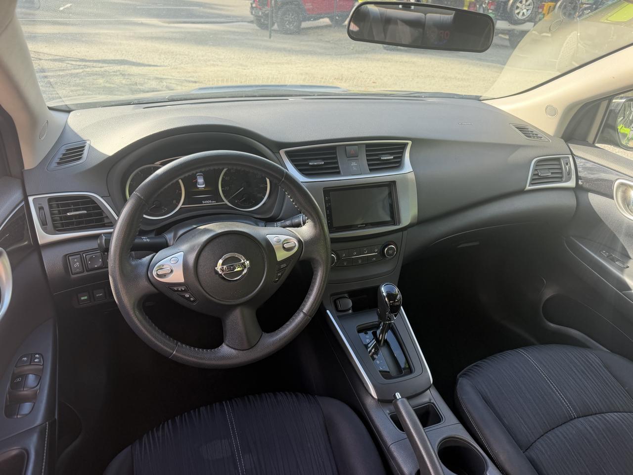Nissan Sentra S 6MT 2017