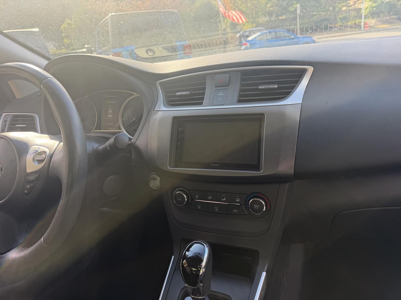 Nissan Sentra S 6MT 2017