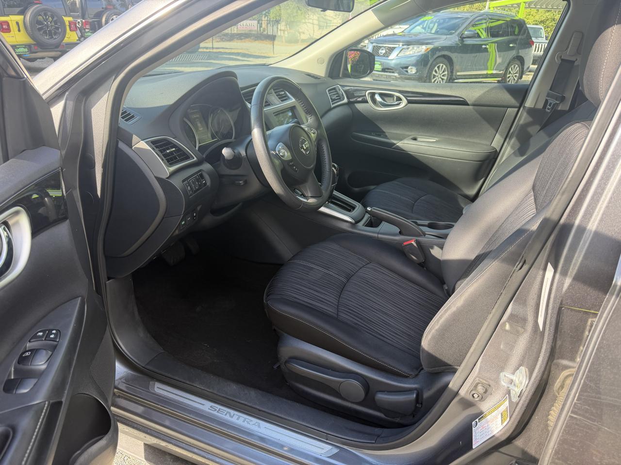 Nissan Sentra S 6MT 2017